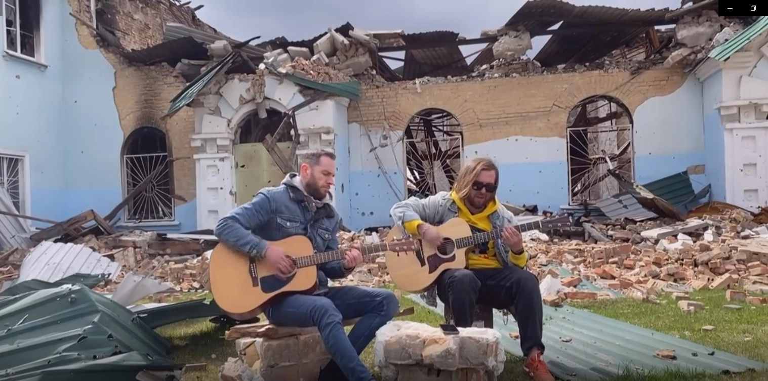 Music between war and peace